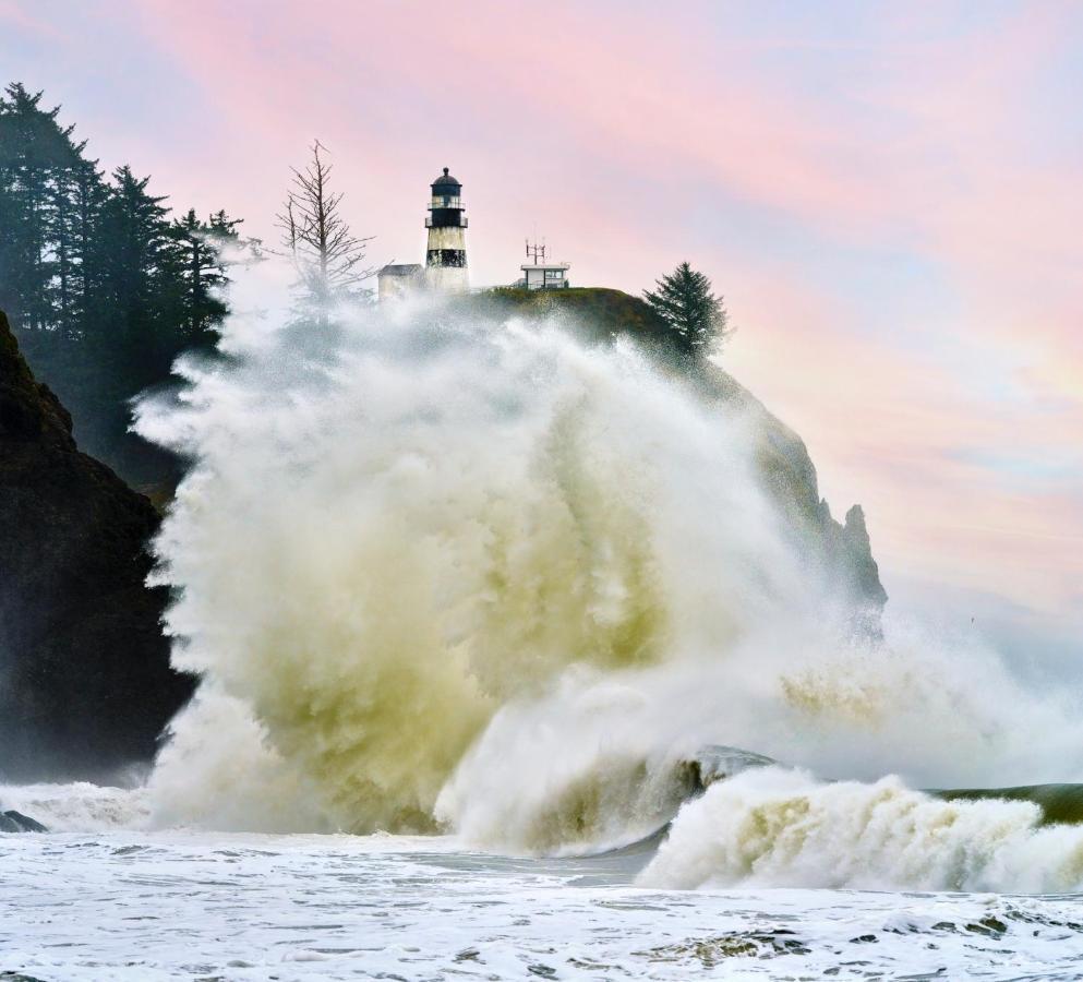 Lighthouse Oceanfront Resort Long Beach Bagian luar foto
