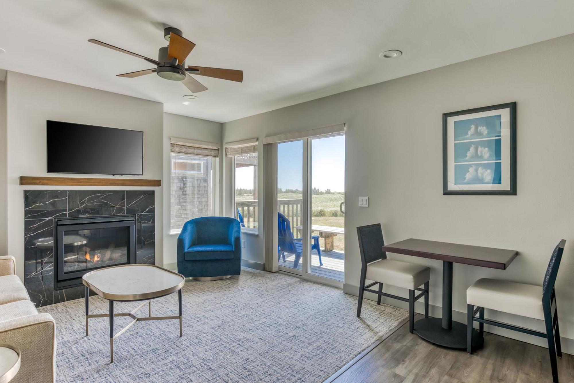 Lighthouse Oceanfront Resort Long Beach Bagian luar foto