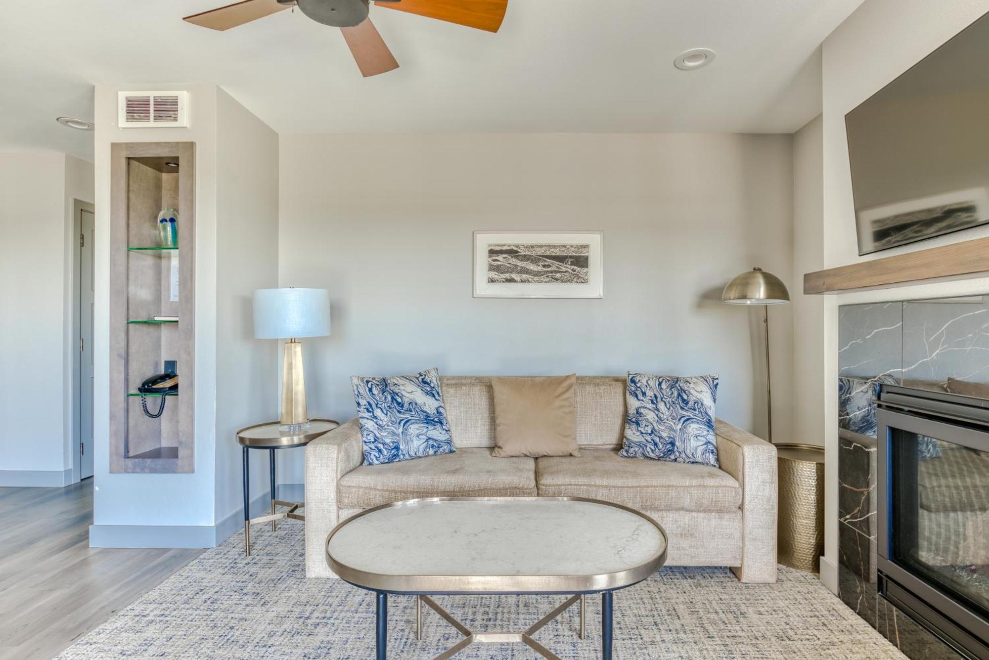 Lighthouse Oceanfront Resort Long Beach Bagian luar foto